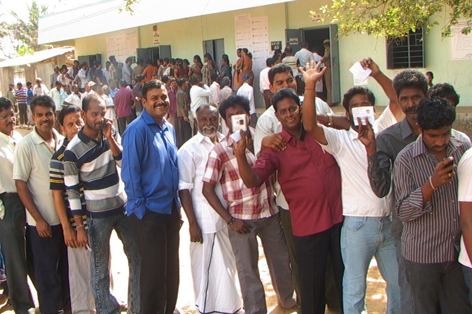 Long queue of voters at a polling booth in Chengalpattu, Tamil Nadu